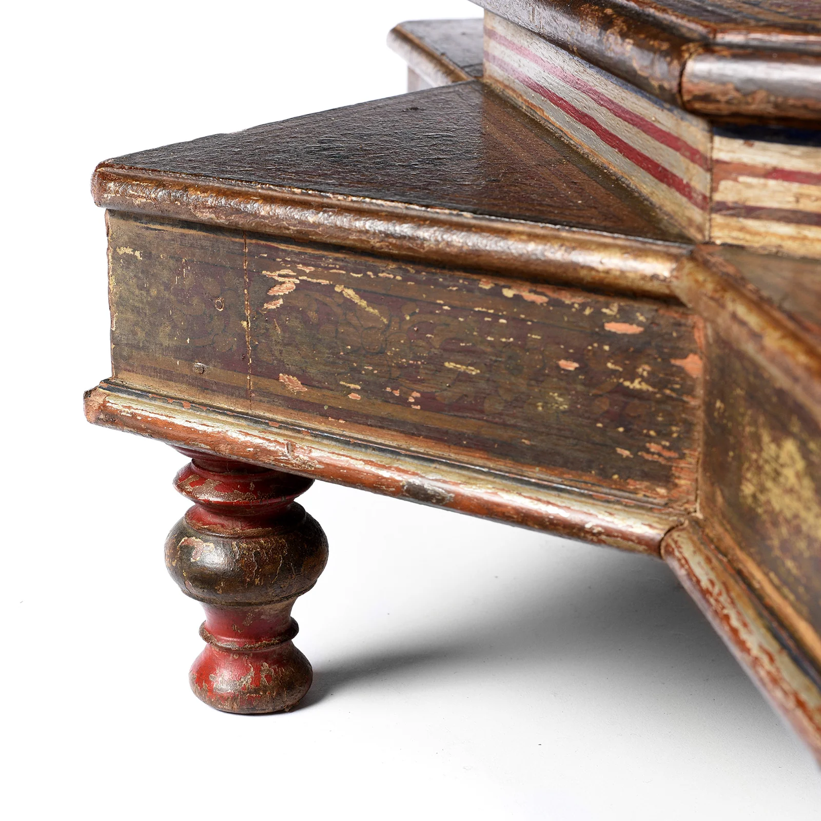 Painted Star Bajot Low Prayer Table From Rajasthan - 19th Century - Image 5