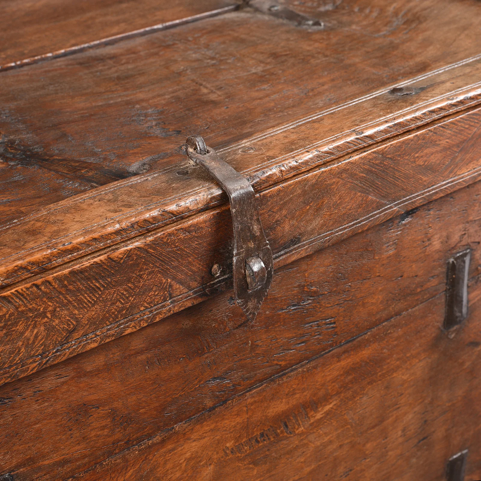 Roheda Wood Chest From Rajasthan - 19th Century - Image 6