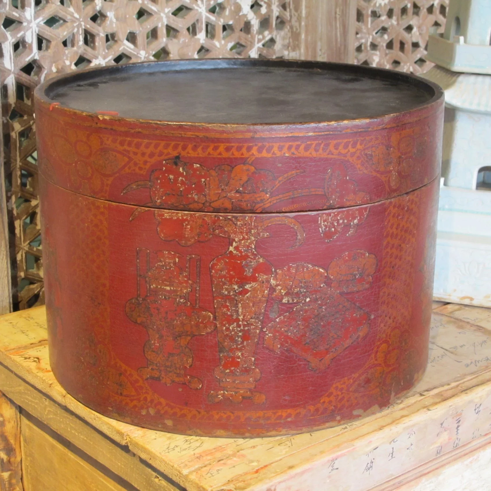 Red Lacquer Hat Box From Shanxi - 19thC