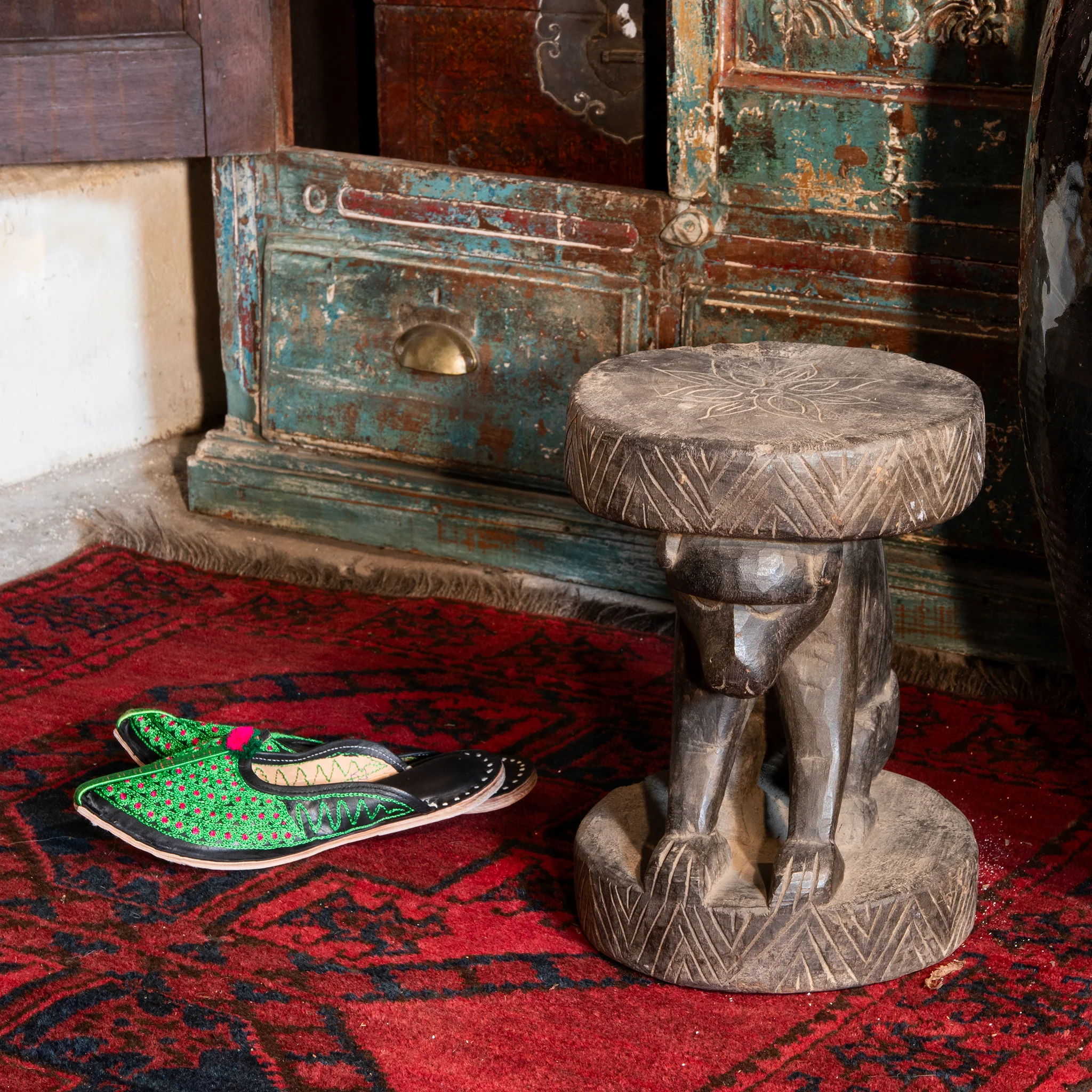 Green Embroidered Jutti Slippers - Image 5