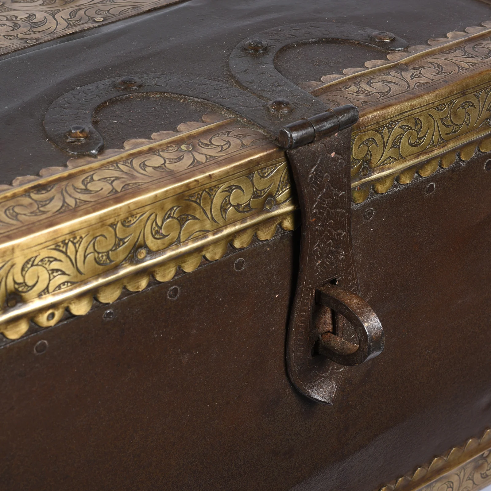 Brass & Iron Trousseau Box From Shekhawati - 19th Century - Image 2