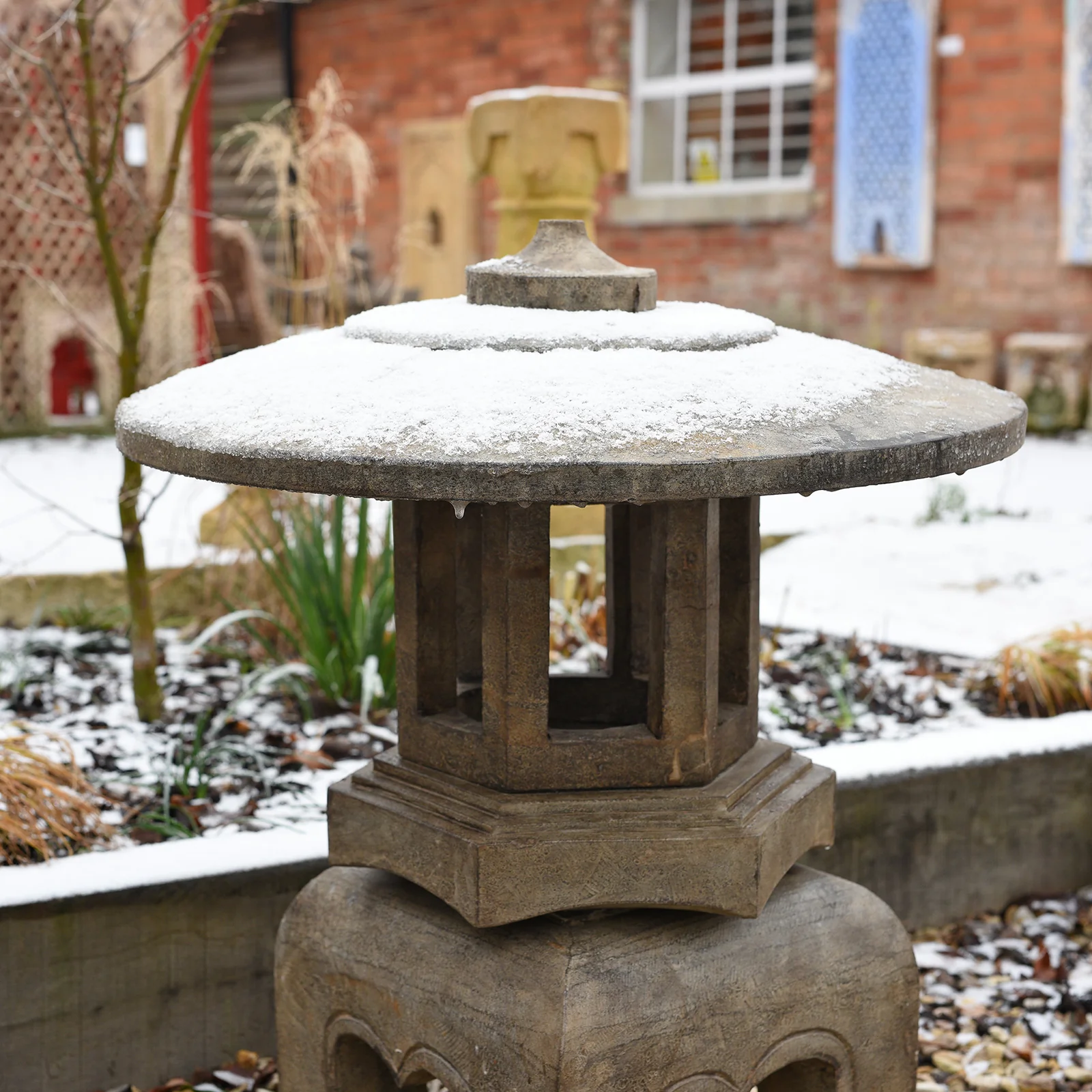 Stone "Yukimi" Japanese Snow Lantern - Image 5