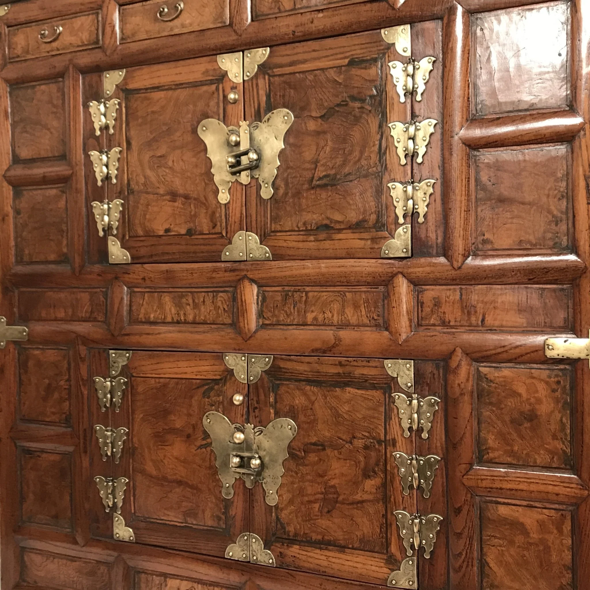 Burr Elm Cabinet From Korea - 19th Century - Image 4