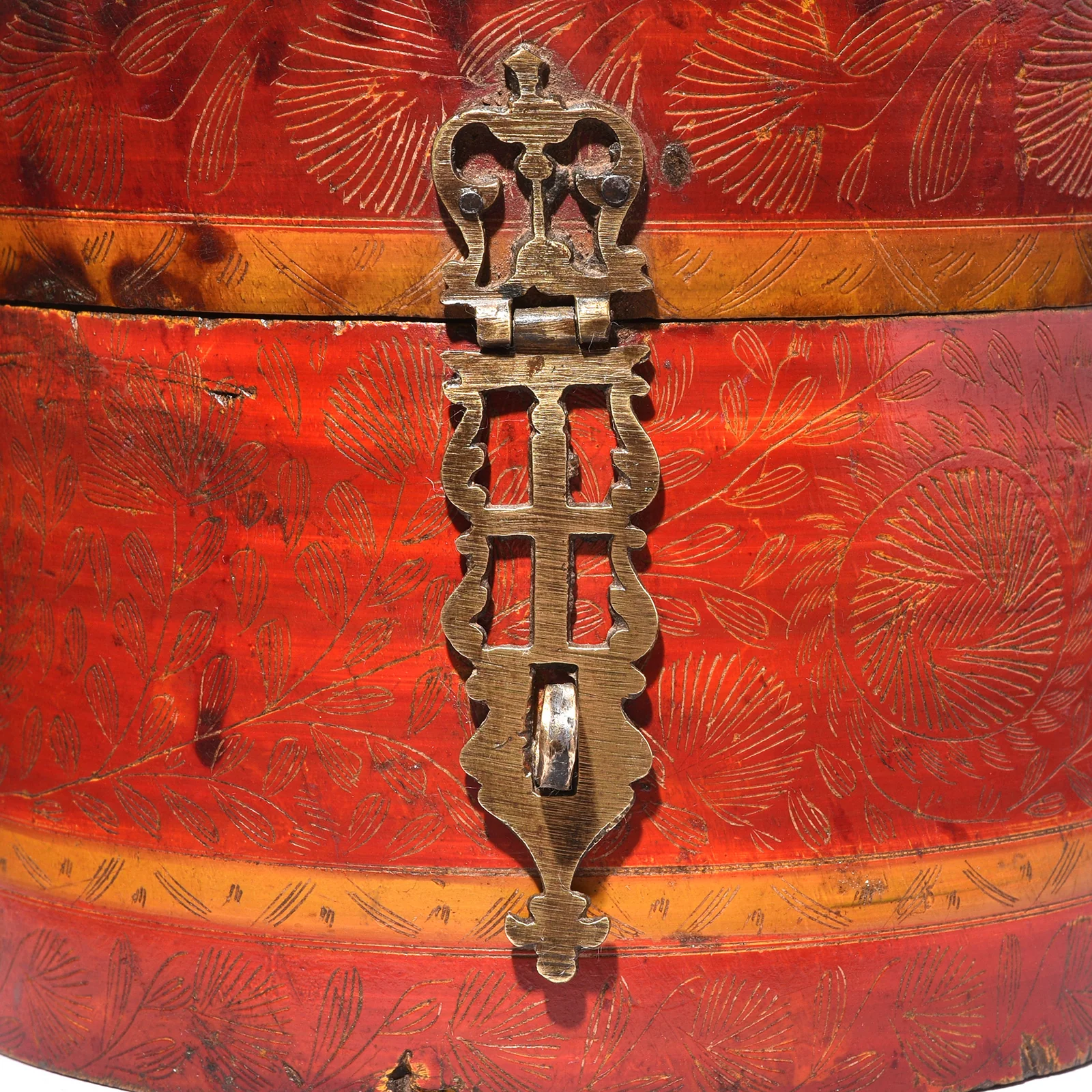 Regency Style Red Lacquer Pot From Rajasthan - 19th Century - Image 3