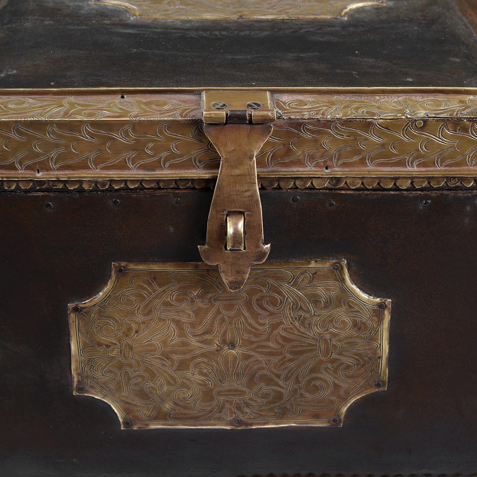 Brass & Iron Trousseau Box From Shekhawati - 19th Century - Image 5